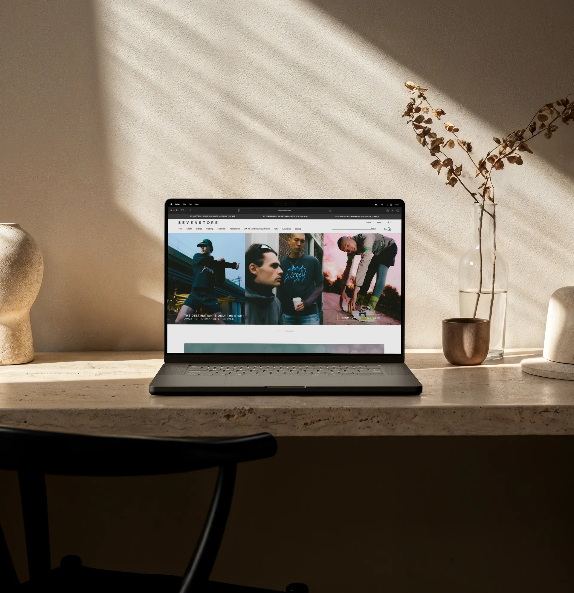 Sevenstore mockup on laptop